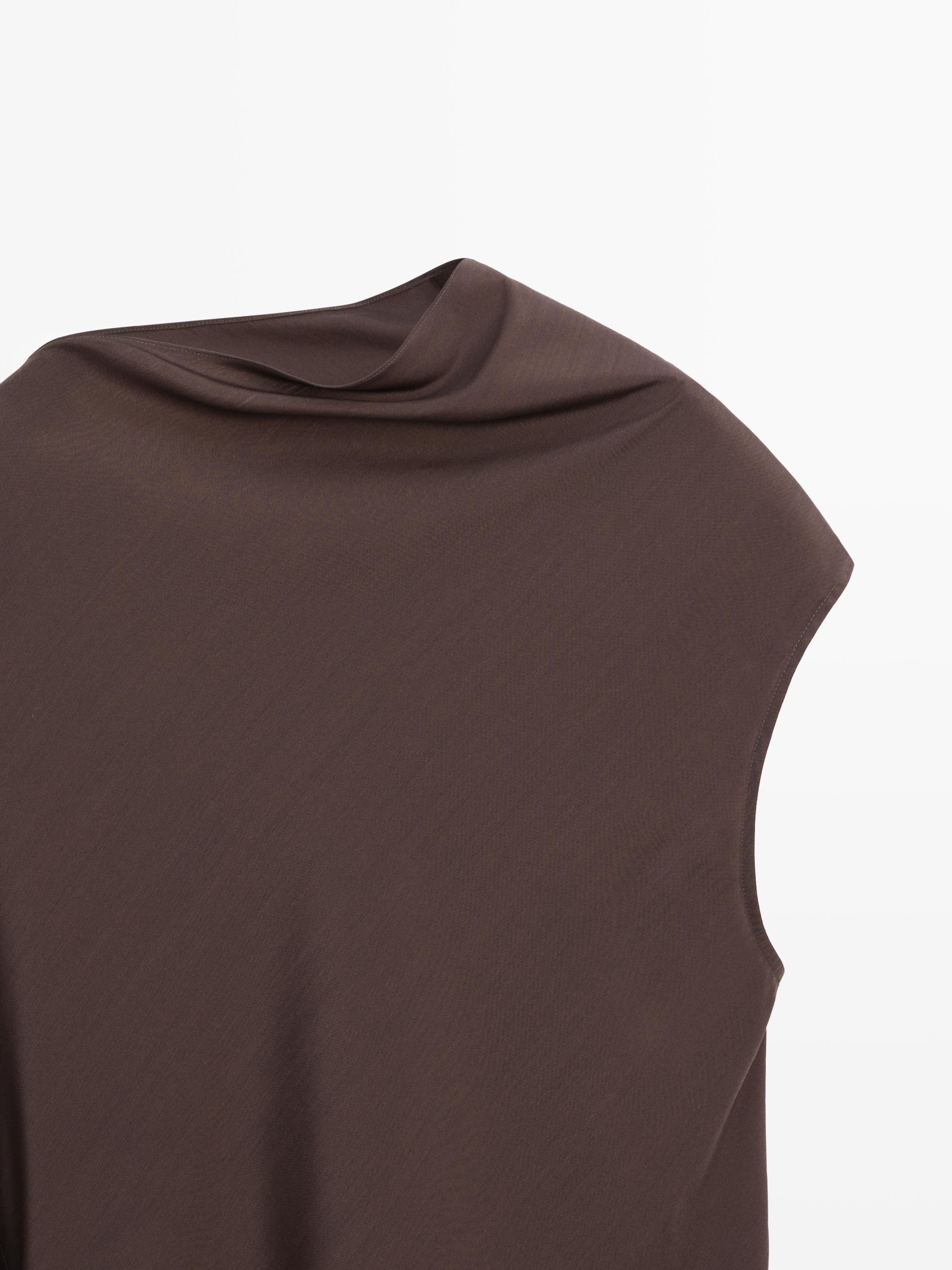 Asymmetric top with neck detail - Limited